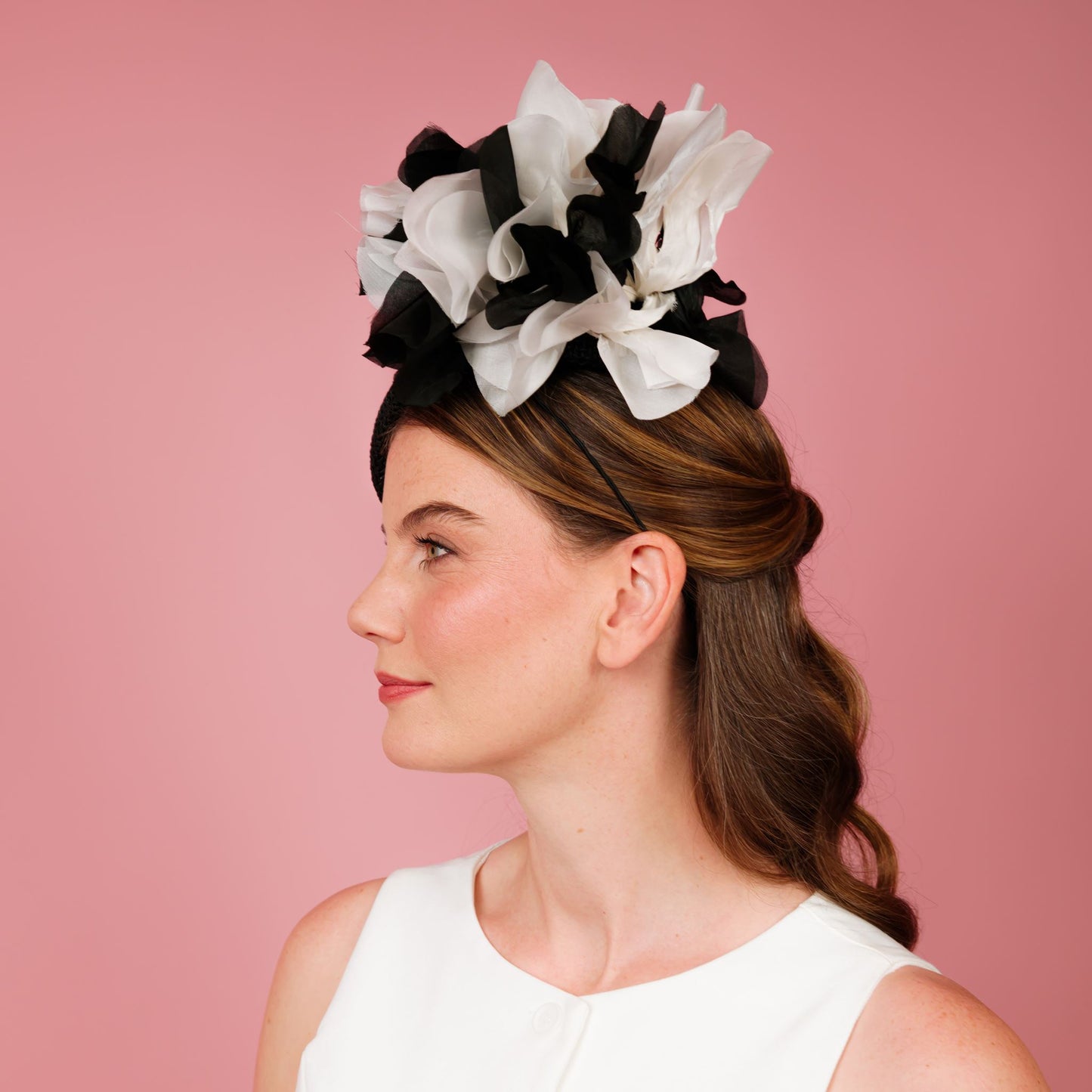 Delphie straw beret with silk flowers in black and white