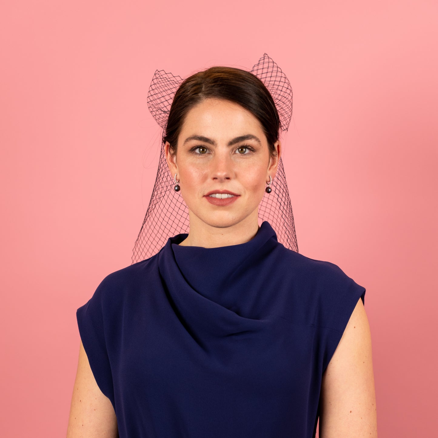 Kat Vintage Veiling bow on a comb in Navy