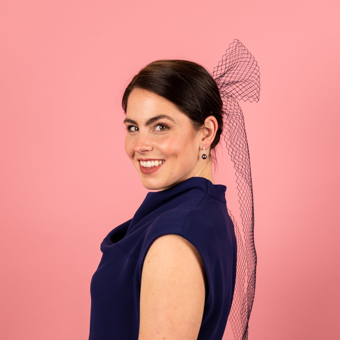 Kat Vintage Veiling bow on a comb in Navy