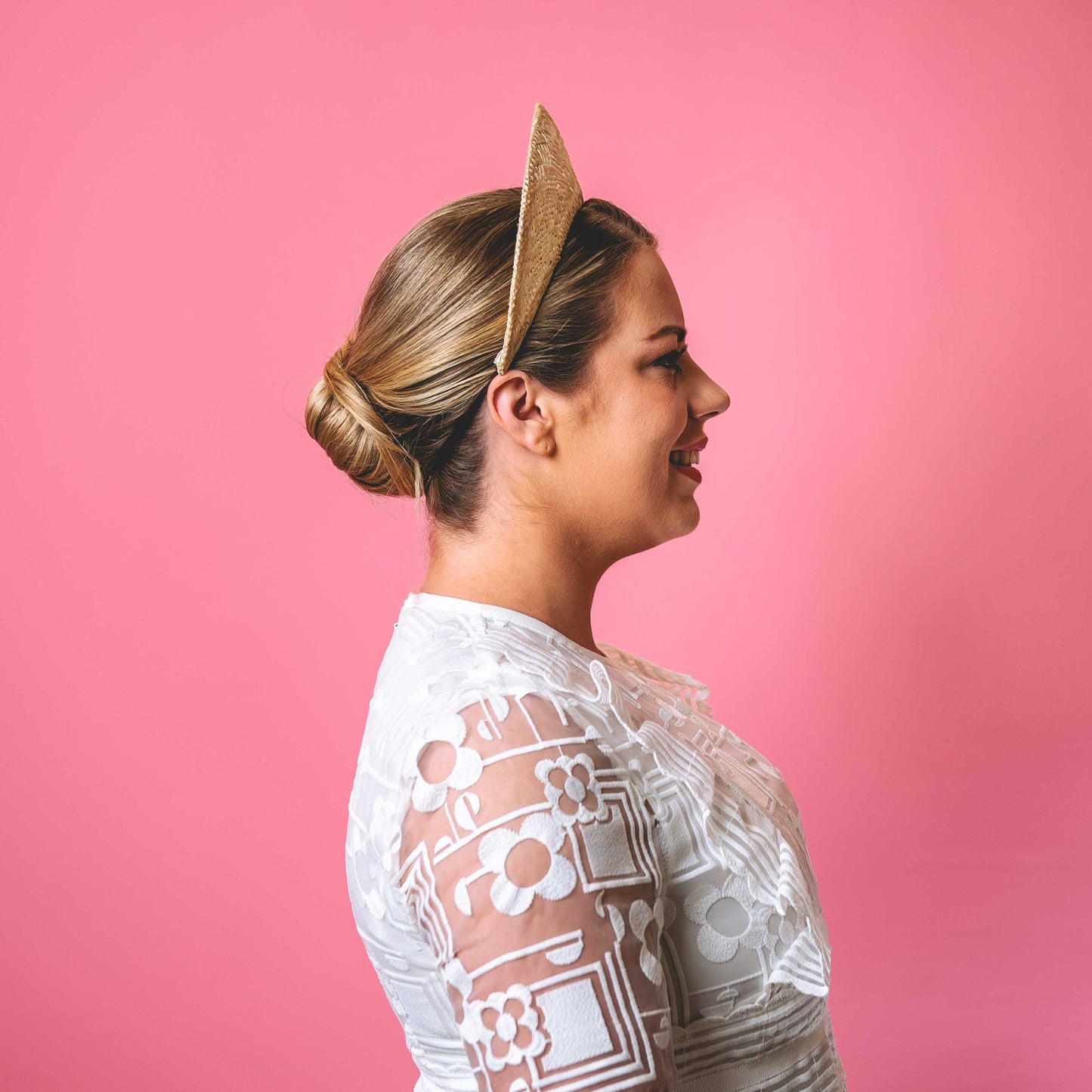 Anna Halo in textured cream straw