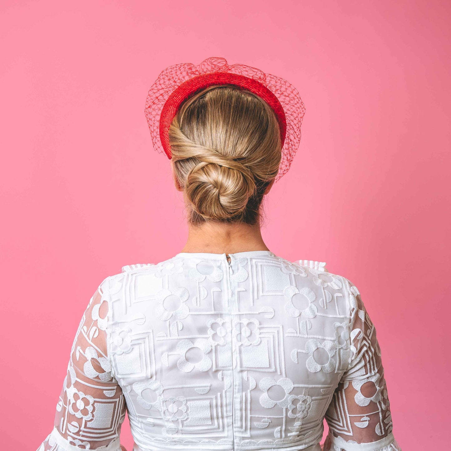 Mary headband in straw with veiling