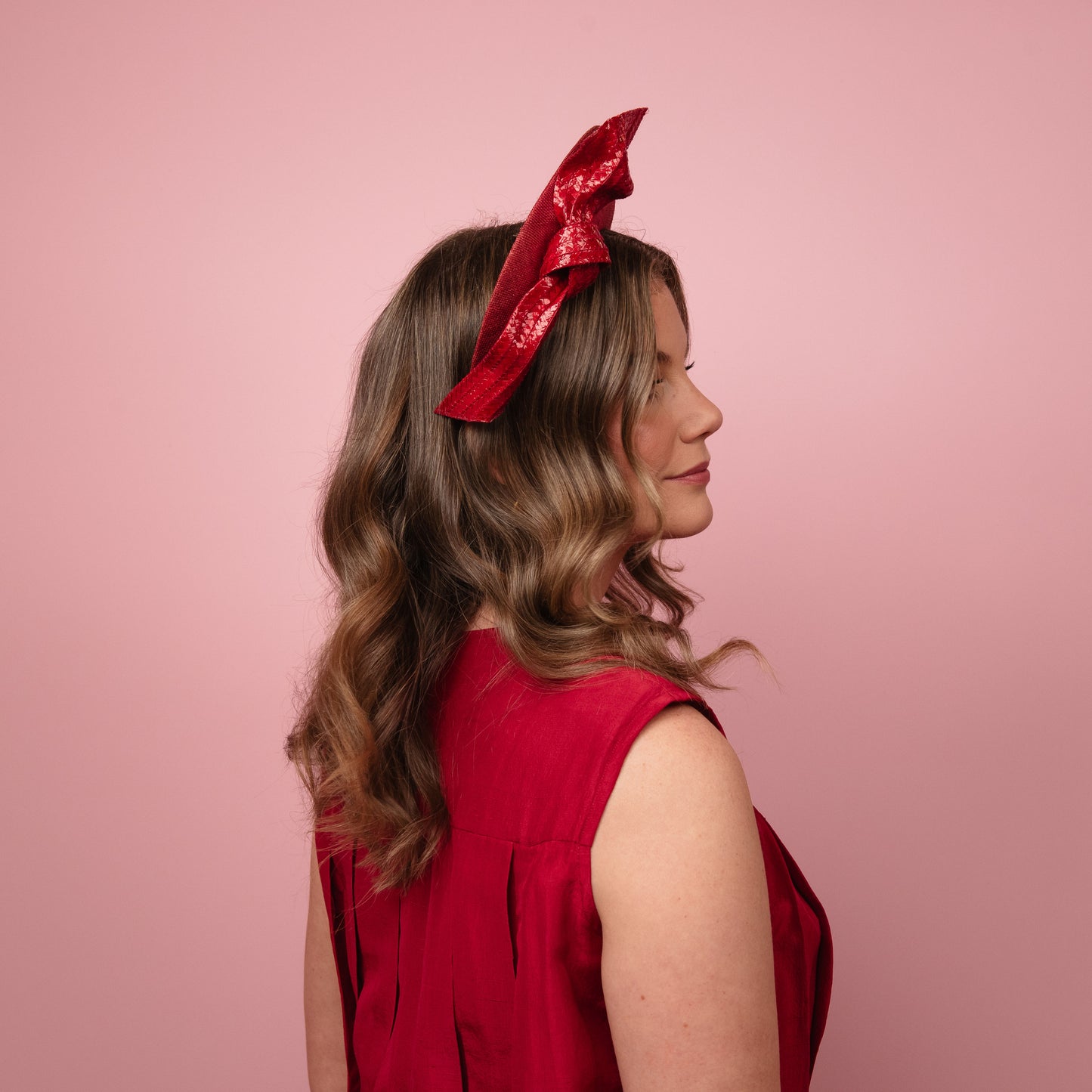 Amelia straw halo with patent knotted trim in red Spring Racewear Headpiece